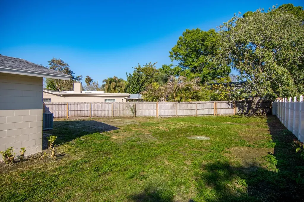 542 59th Way S St Petersburg FL 33707