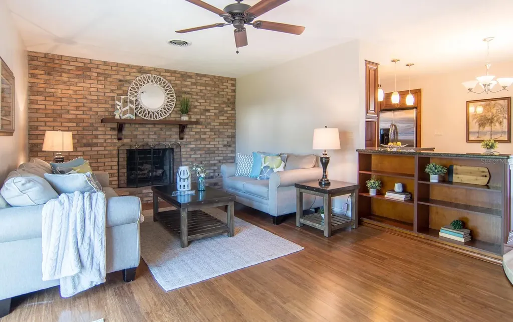542 59th Way S St Petersburg FL 33707