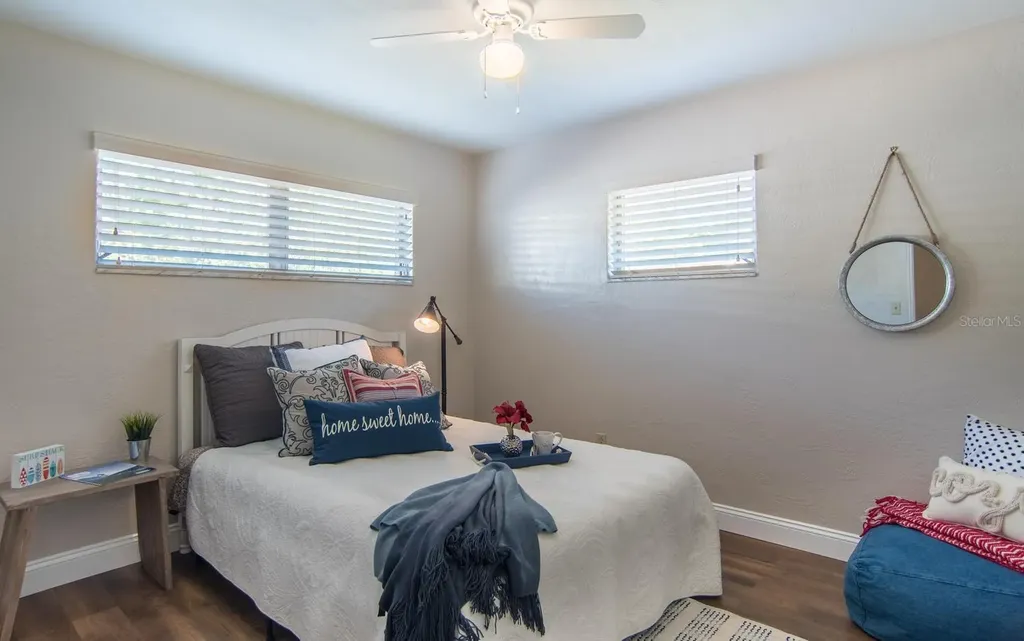 542 59th Way S St Petersburg FL 33707