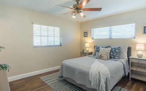 542 59th Way S St Petersburg FL 33707