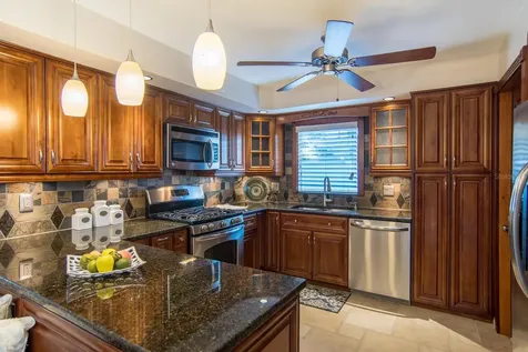 542 59th Way S St Petersburg FL 33707
