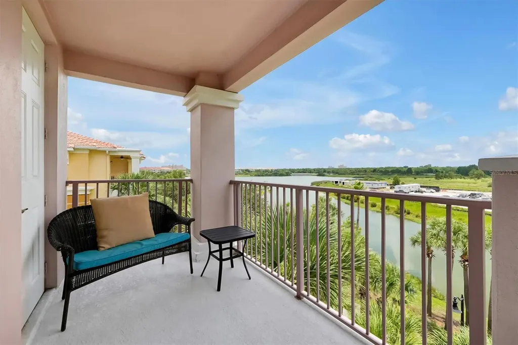 5048 Shoreway Loop Orlando FL 32819