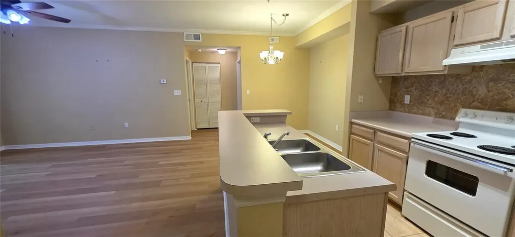 5618 Pinnacle Heights Circle Tampa FL 33624