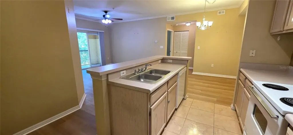 5618 Pinnacle Heights Circle Tampa FL 33624