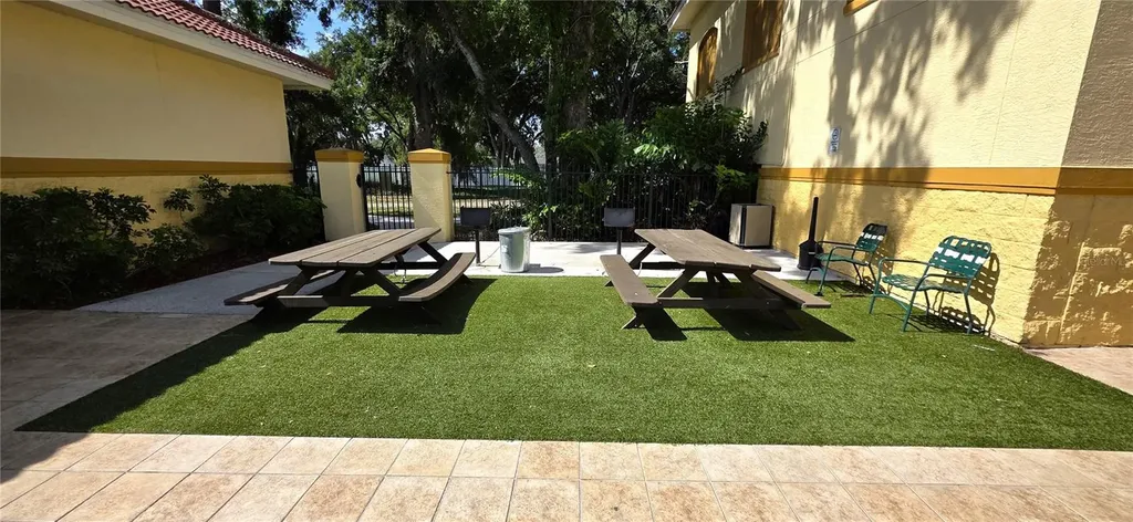 5618 Pinnacle Heights Circle Tampa FL 33624