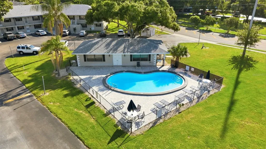 101 Lake Avenue NE Largo FL 33771