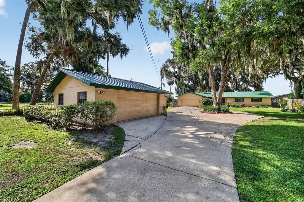 13200 E Highway 25 Ocklawaha FL 32179