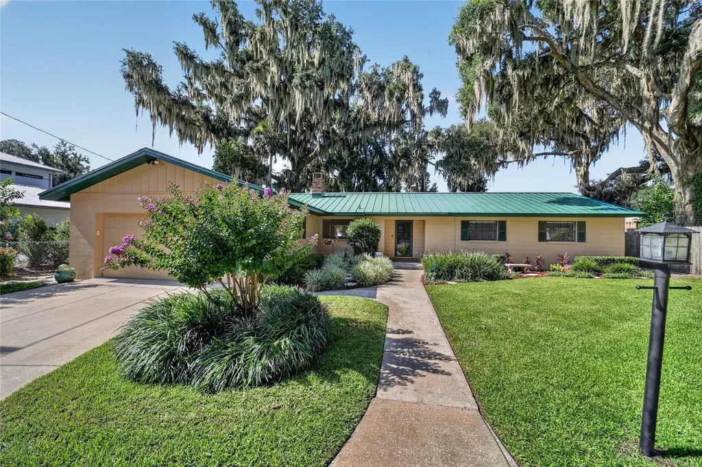 13200 E Highway 25 Ocklawaha FL 32179