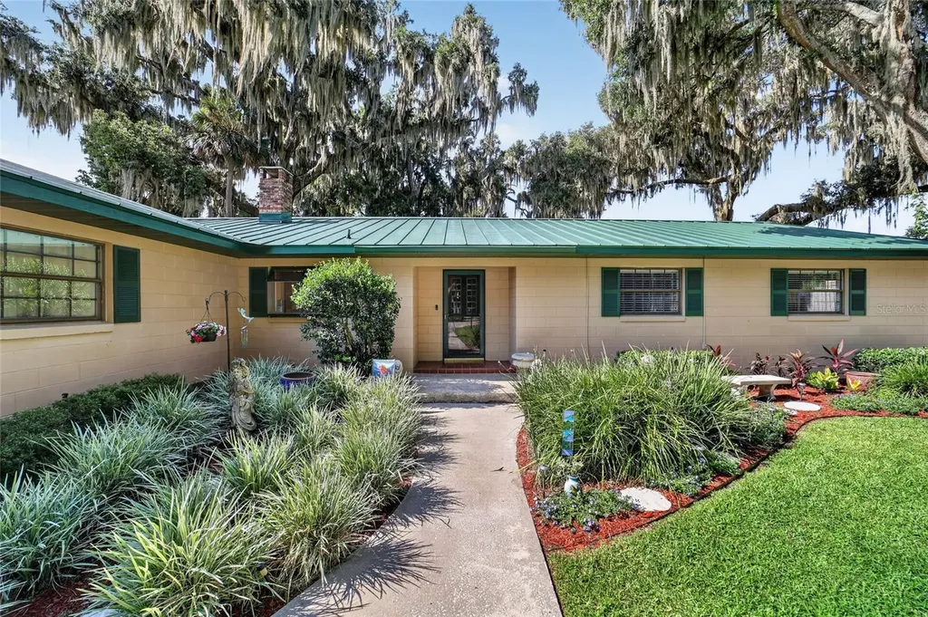 13200 E Highway 25 Ocklawaha FL 32179