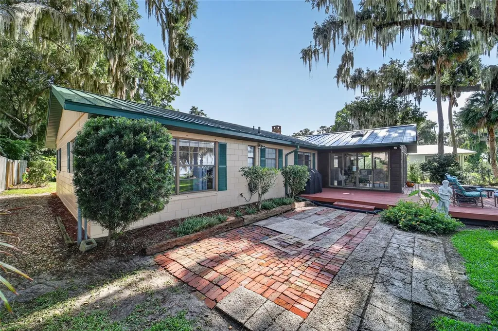 13200 E Highway 25 Ocklawaha FL 32179