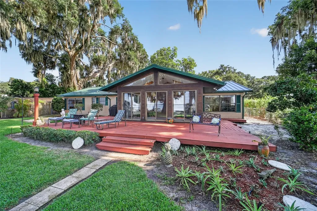 13200 E Highway 25 Ocklawaha FL 32179