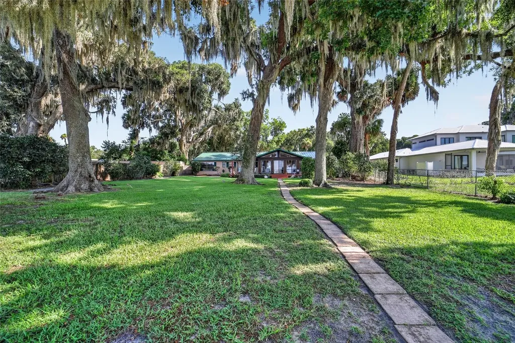 13200 E Highway 25 Ocklawaha FL 32179