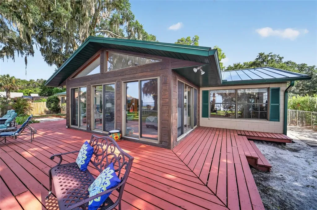 13200 E Highway 25 Ocklawaha FL 32179