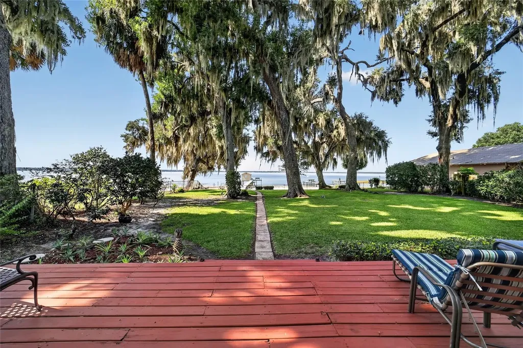 13200 E Highway 25 Ocklawaha FL 32179