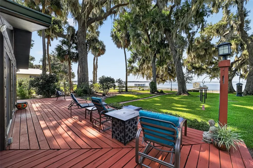 13200 E Highway 25 Ocklawaha FL 32179
