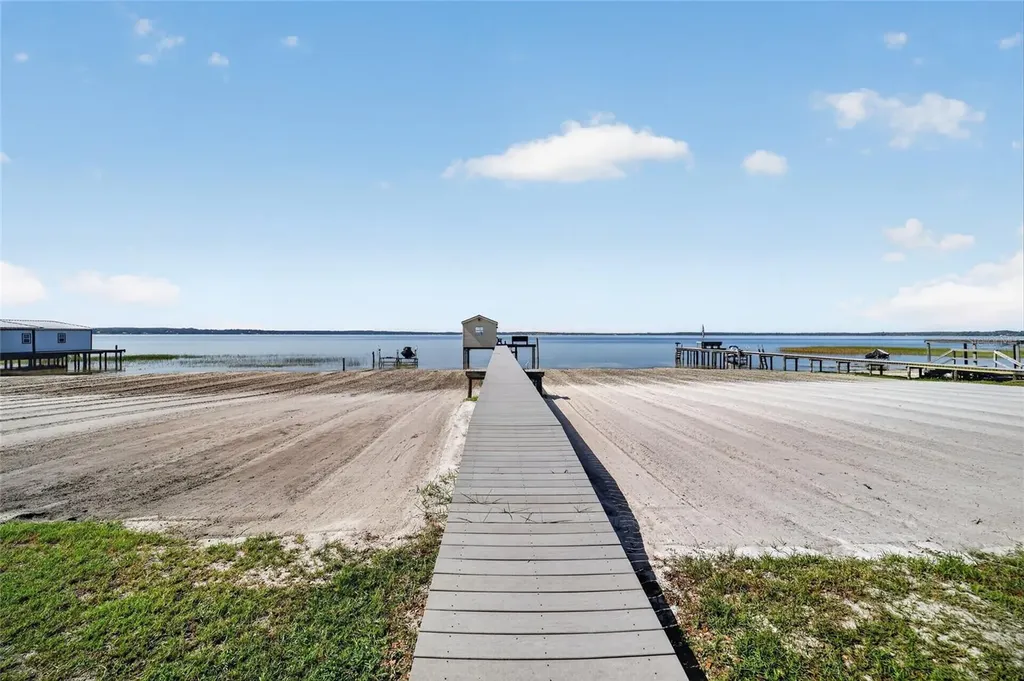 13200 E Highway 25 Ocklawaha FL 32179