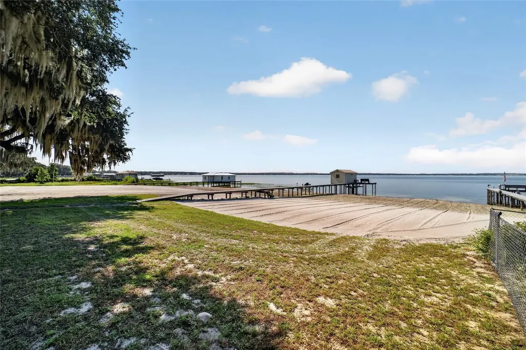 13200 E Highway 25 Ocklawaha FL 32179