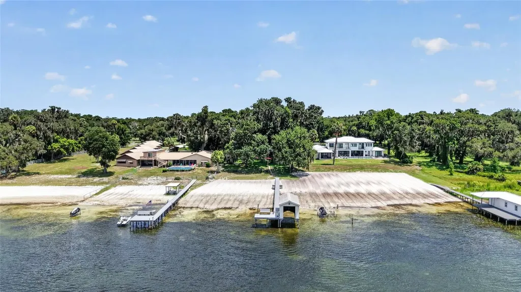 13200 E Highway 25 Ocklawaha FL 32179