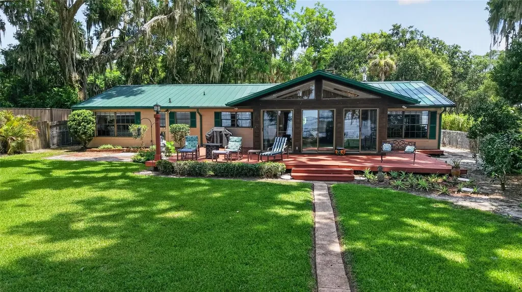 13200 E Highway 25 Ocklawaha FL 32179