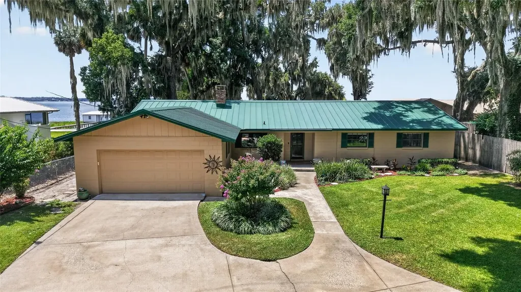 13200 E Highway 25 Ocklawaha FL 32179