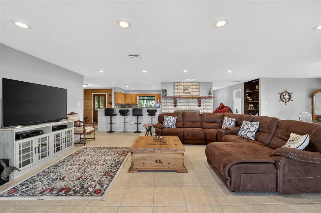 13200 E Highway 25 Ocklawaha FL 32179