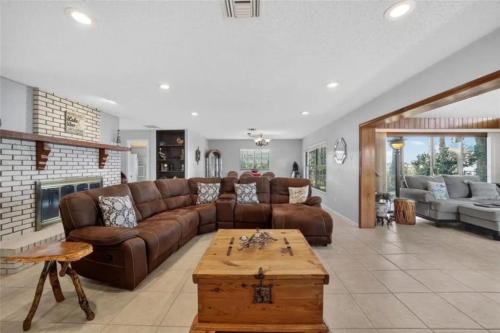13200 E Highway 25 Ocklawaha FL 32179