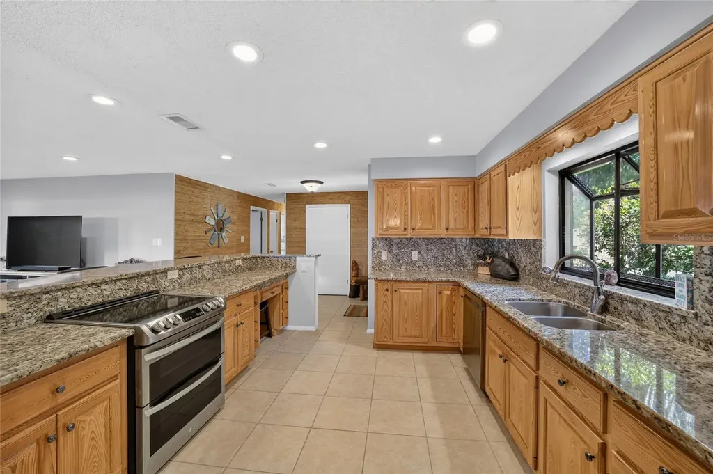 13200 E Highway 25 Ocklawaha FL 32179