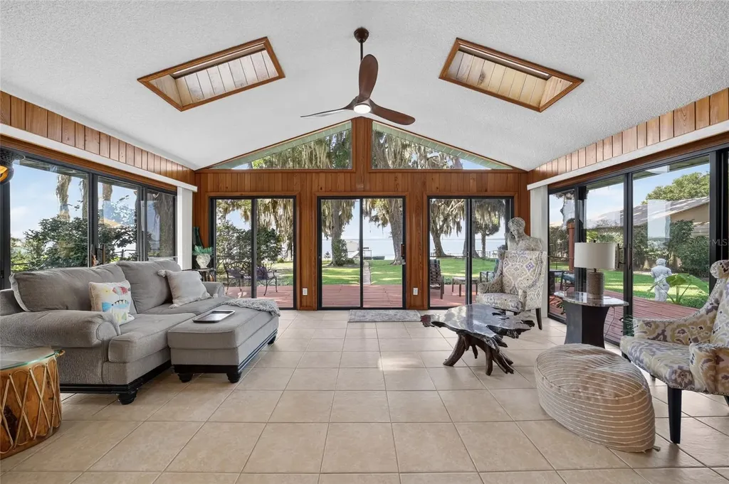 13200 E Highway 25 Ocklawaha FL 32179