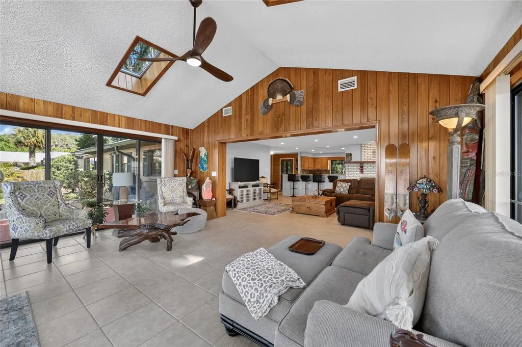 13200 E Highway 25 Ocklawaha FL 32179