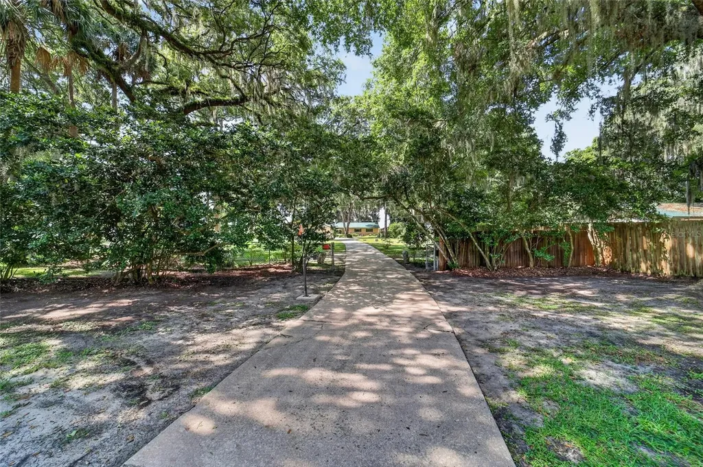 13200 E Highway 25 Ocklawaha FL 32179