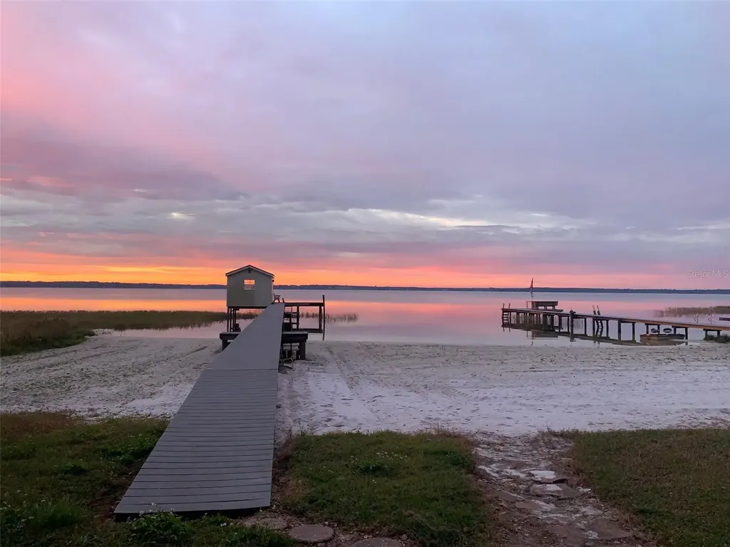 13200 E Highway 25 Ocklawaha FL 32179