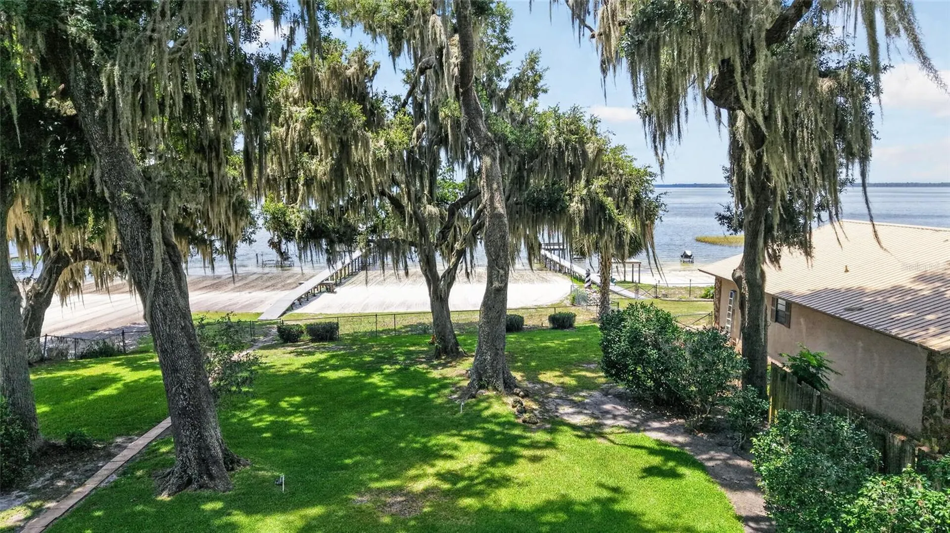 13200 E Highway 25 Ocklawaha FL 32179