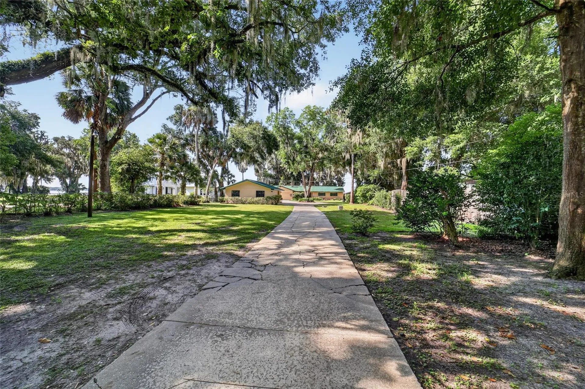13200 E Highway 25 Ocklawaha FL 32179