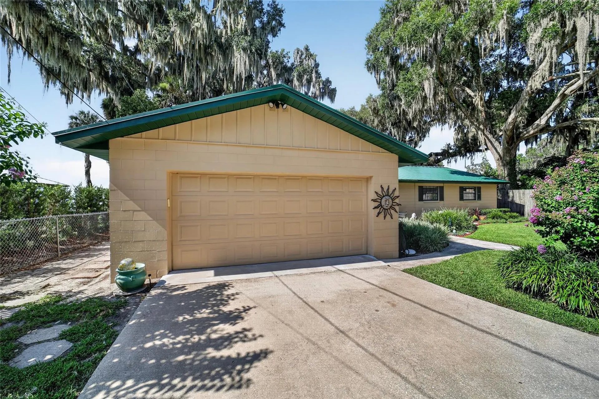 13200 E Highway 25 Ocklawaha FL 32179