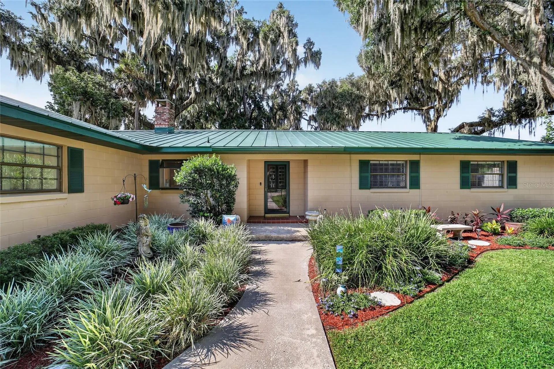 13200 E Highway 25 Ocklawaha FL 32179
