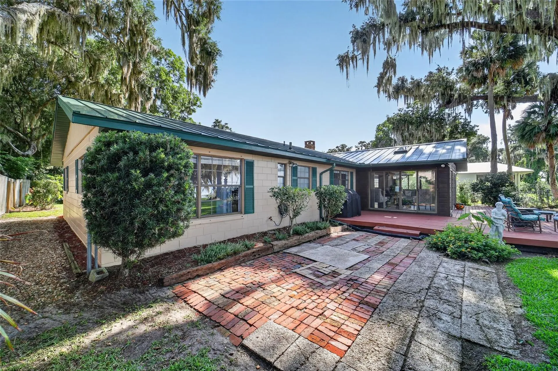 13200 E Highway 25 Ocklawaha FL 32179