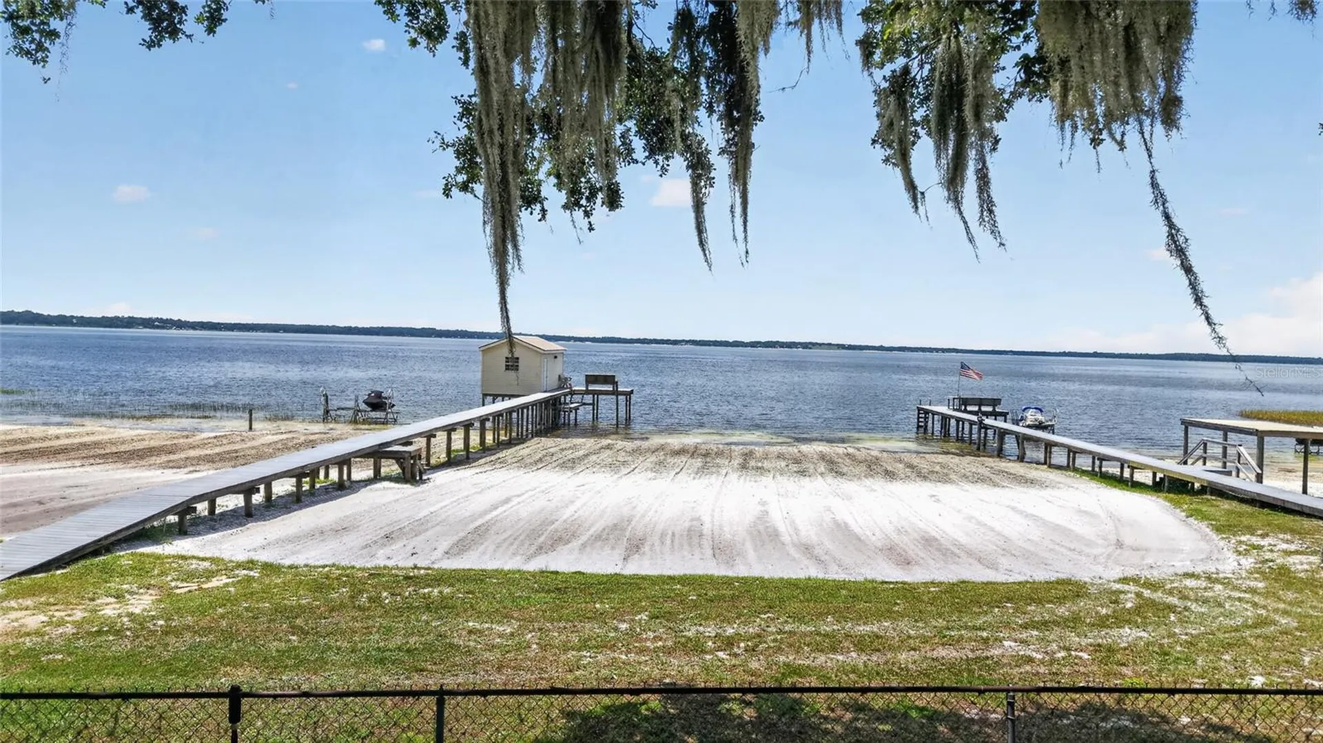 13200 E Highway 25 Ocklawaha FL 32179