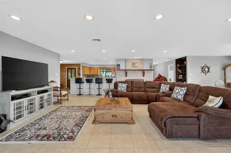 13200 E Highway 25 Ocklawaha FL 32179