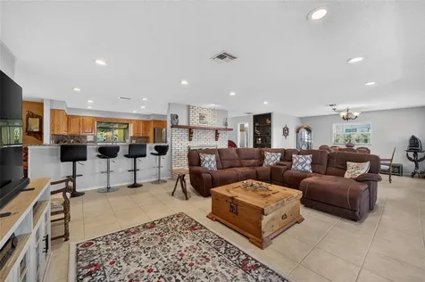 13200 E Highway 25 Ocklawaha FL 32179