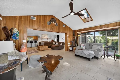 13200 E Highway 25 Ocklawaha FL 32179