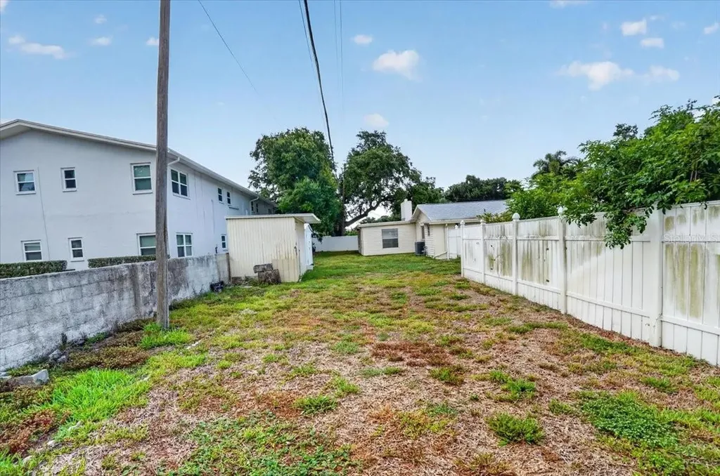 6999 16th Avenue N St Petersburg FL 33710