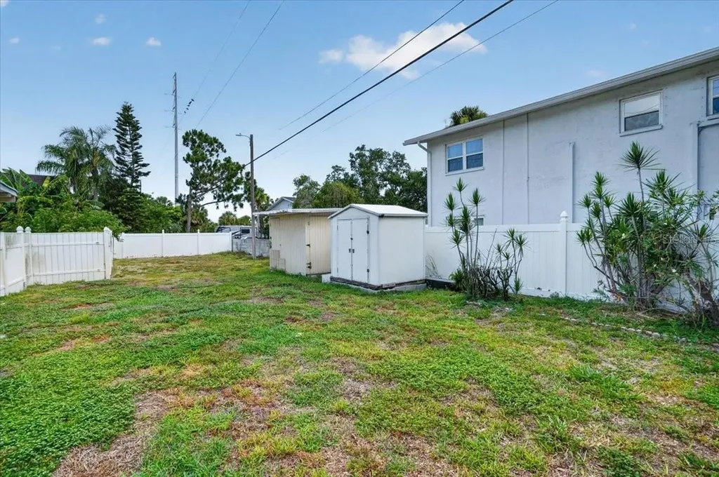 6999 16th Avenue N St Petersburg FL 33710
