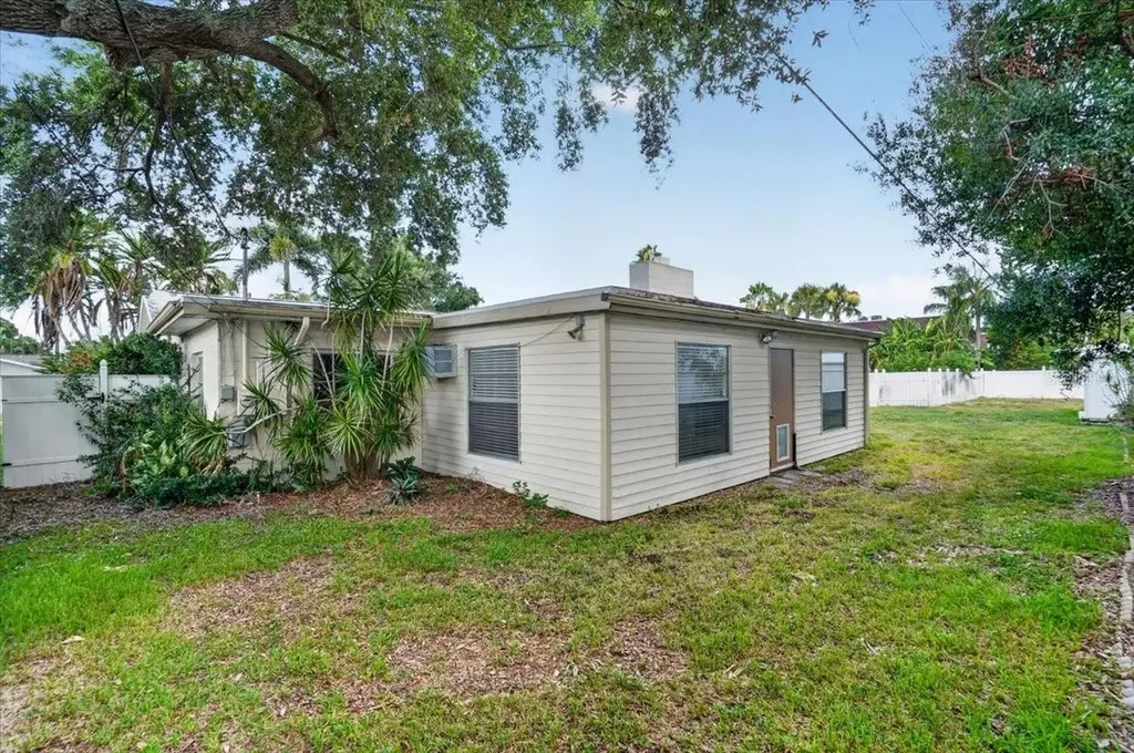 6999 16th Avenue N St Petersburg FL 33710