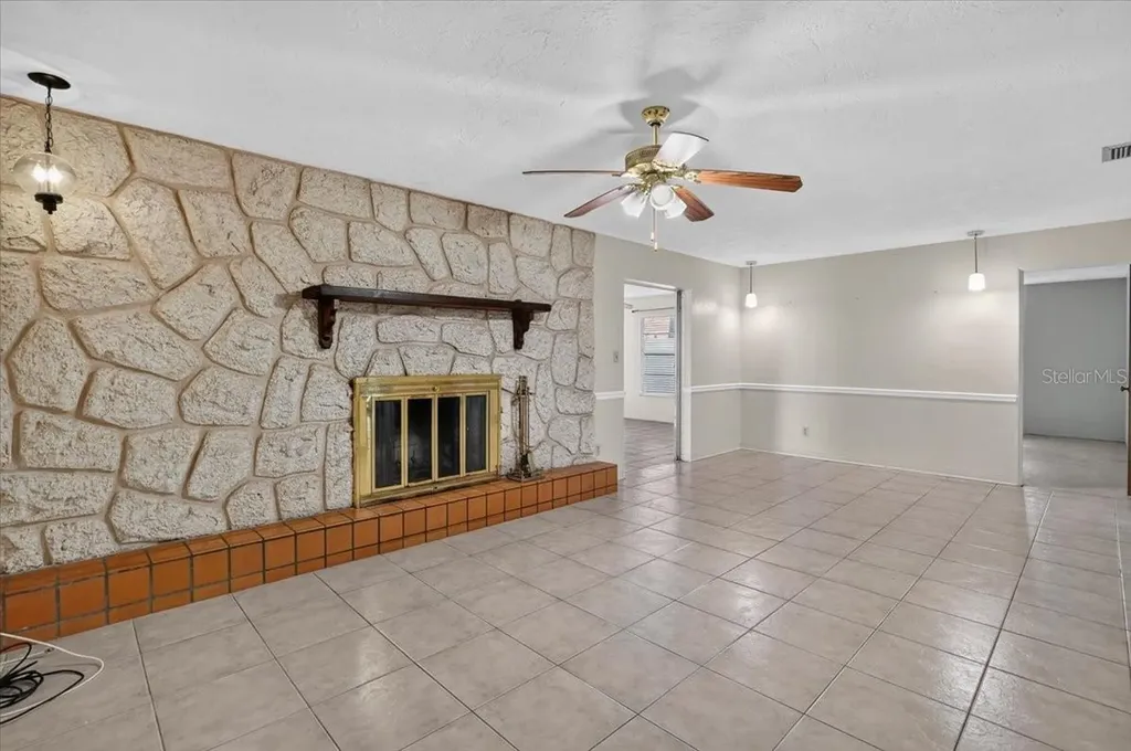6999 16th Avenue N St Petersburg FL 33710