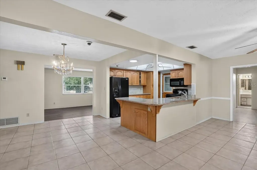 6999 16th Avenue N St Petersburg FL 33710