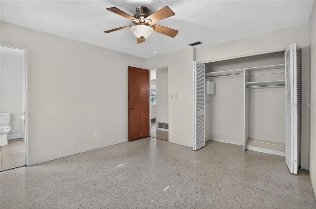 6999 16th Avenue N St Petersburg FL 33710