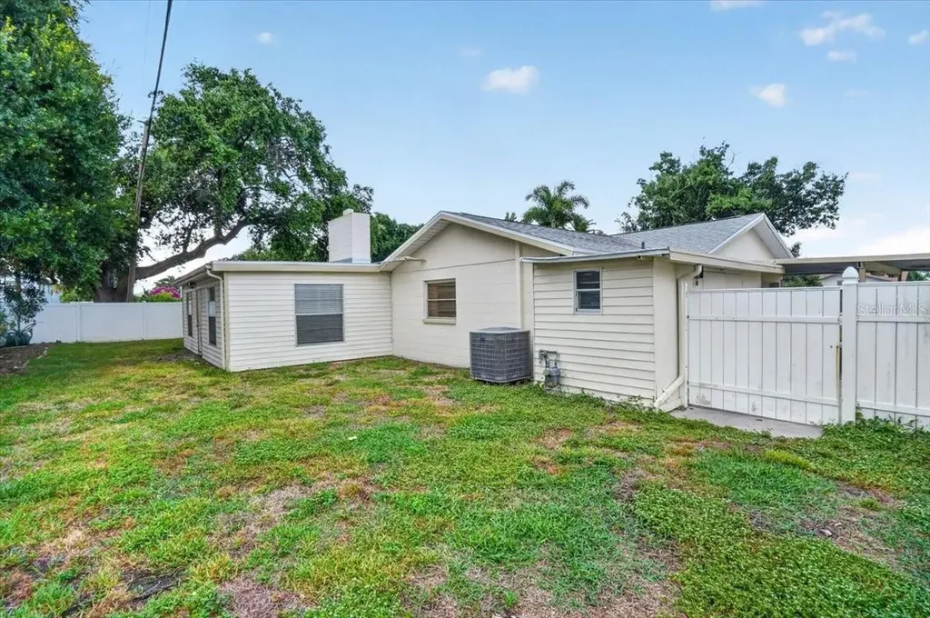6999 16th Avenue N St Petersburg FL 33710