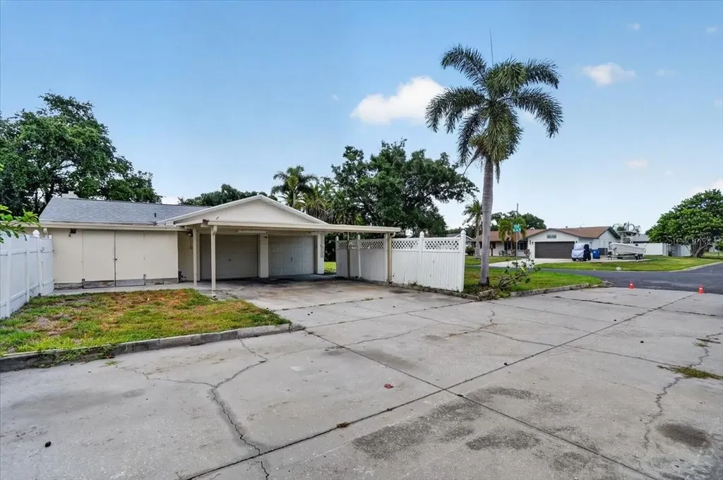6999 16th Avenue N St Petersburg FL 33710