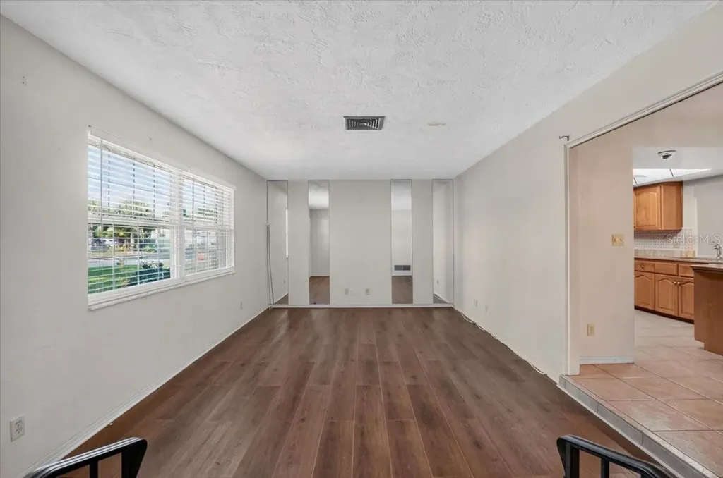 6999 16th Avenue N St Petersburg FL 33710
