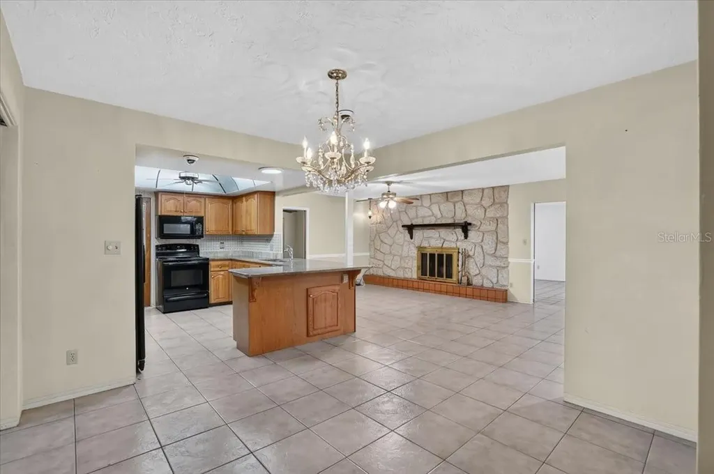 6999 16th Avenue N St Petersburg FL 33710